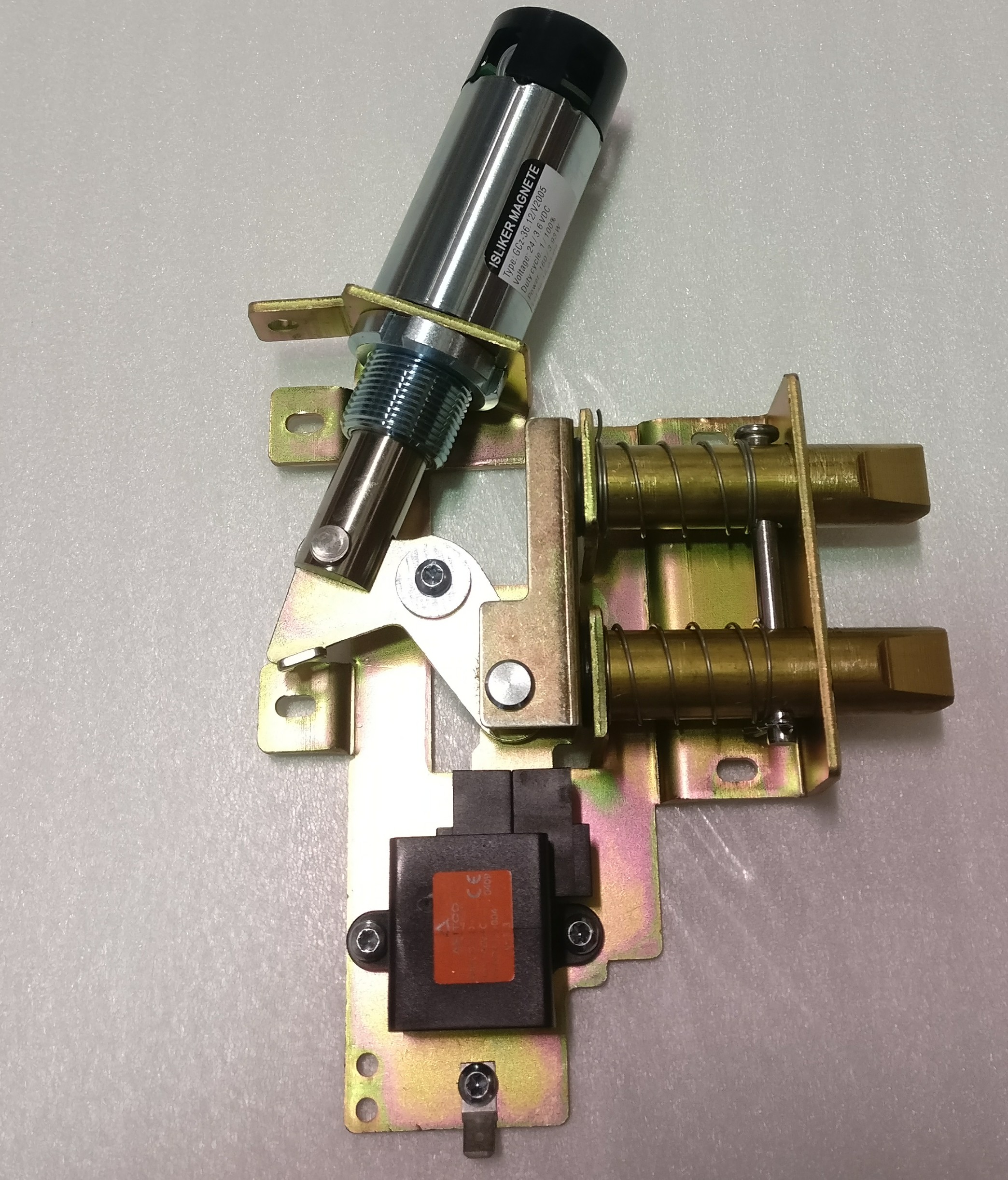 Lift locking device